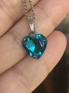 Zierlicher Herz Anhänger Halskette an 18" silberfarbener Kette facettiert türkis - Bild 1 von 5