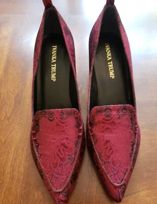 Mocasín Ivanka Trump Brocado Rojo NUEVO Talla 8.5M Foto 1 de 4