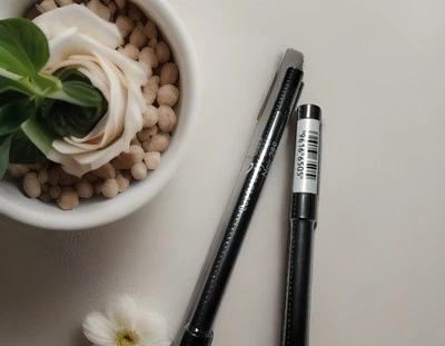 2x Sleek Eau La La Eye Liner NOIR 289 Eyeliner, Kajalstift - Bild 1 von 3