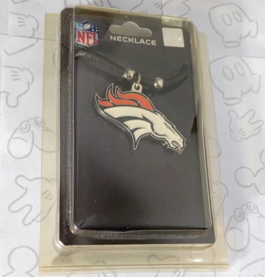Denver Broncos NFL Caballo Mascota Colgante Cordón Negro Collar Nuevo Foto 1 de 3