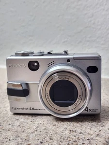 Sony Digital Camera Cybershot DSC-V1 5.0MP w/Battery No Charger UNTESTED - Picture 1 of 8