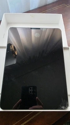 APPLE IPAD PRO 11" 2020 128GB LTE SILVER con MAGIC KEYBOARD display incrinato - Immagine 1 di 4