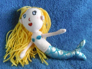 *2229* Sirena con pelo largo amarillo/rubio - 19cm - suave - Imagen 1 de 2