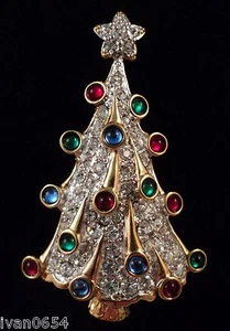 Signierte Brosche Schwan Swarovski vergoldet Pave Cabachon Weihnachtsbaum Anstecknadel - Bild 1 von 3