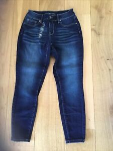MAURICES LADIES BLUE JEANS SZ M SHORT - SEE SIZING BNWT ( B46)