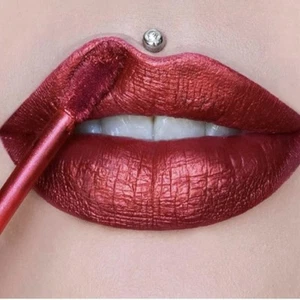 Lápiz labial líquido de terciopelo Jeffree Star POINSETTIA edición limitada nuevo en caja - Imagen 1 de 10