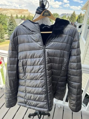 PRECIOSA CHAQUETA ACOLCHADA BRILLANTE PARA HOMBRE ANDREW MARC CON CAPUCHA, GRIS, TALLA XXL, IMPRESIONANTE A++ Foto 1 de 4