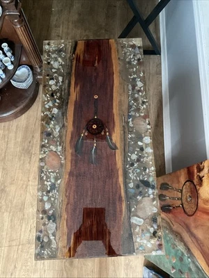 Arte de mesa epoxi puntas de flecha atrapasueños resina verde madera borde vivo personalizado. Foto 1 de 4