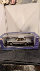 Anson Collectibles Mercedes-Benz 280 SL Silver 1:18 Scale - Picture 1 of 8