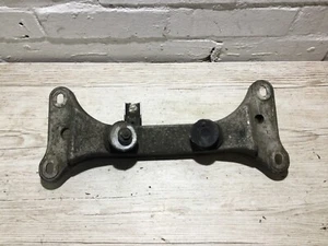 BMW 1 3 SERIES E87 E90 MANUAL DIESEL GEARBOX SUPPORT BRACKET MOUNT 6760300 #ub36 - Picture 1 of 3
