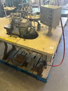 Pegasus E52-186A Industrial Overlock Serger Sewing Machine w/ BL Controller - Picture 1 of 8