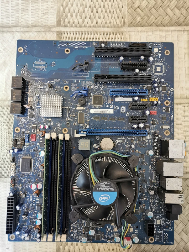 Mainboard INTEL DP55WG Socket LGA 1156 + Porcessore i7-860 SLBJJ 2.80 GHZ - Immagine 1 di 4