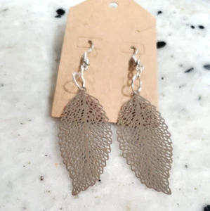 Feather Silver Tone Lightweight Dangle Earrings - Picture 1 of 2