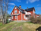 Villa in einem kleinen  Ort mit See direkt vor  der Haustr / Jmtland