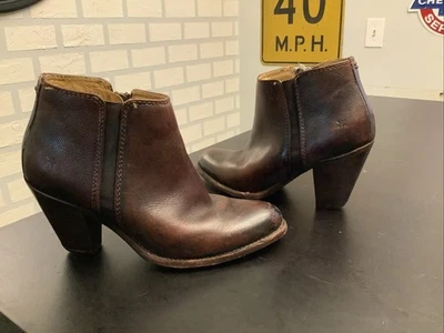 Botas Frye Para Mujer Talla 8B Cuero Marrón Tobillo Cremallera Lateral Tacón Bloque Botines-¡LINDAS! Foto 1 de 4