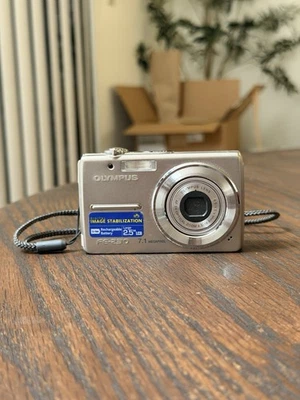 Cámara digital Olympus FE FE-230 7,1 MP - plateada PROBADA FUNCIONA MUY BIEN Foto 1 de 4