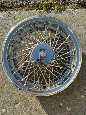 84-90 Oldsmobile Delta 88 98 Custom Cruiser 15” Locking Wire Wheel Cover Hubcap - Image 1 of 4