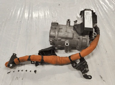 926008231R Compressore a/c  RENAULT CAPTUR 2a Serie Hybrid E-Tech (69Kw) Suv - Immagine 1 di 4