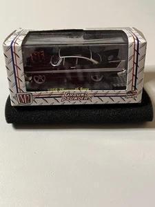 M2 Machines 1958 Plymouth Fury Ground Pounders Auto Mopar Nero/Rosso - Foto 1 di 4