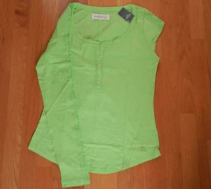 NUEVO CON ETIQUETAS Camiseta Abercrombie & Fitch Angie Henley Grande Verde - Imagen 1 de 4