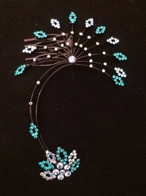 ADORNO PARA EL CABELLO VID COLOR TURQUESA CRISTALES 6" X 4" Foto 1 de 4