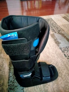 United Ortho USA14107 Air Cam Walker Fracture Boot, Medium, Black - Picture 1 of 4