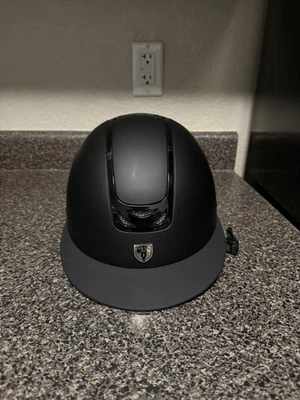 Casco Tipperary Royal - Ala Ancha - Negro Mate / Borde Negro Brillante Talla Mediana Foto 1 de 3