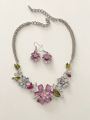 Elegante Conjunto de Collar Floret Floral Elegante Informal Colores Pastel Lavanda Multicolor Foto 1 de 3