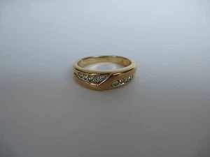 Pierre Lang PL Modeschmuck, glanzvoller goldfarbener Ring mit Steinchen Gr.6 - Bild 1 von 7