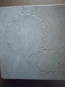 Sizzix Die - Scallop Circles #2 (two circles that can be layered - Picture 1 of 2