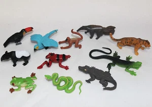 Lote de Plástico Juguete Animales Safari LTD Iguana Serpiente Pájaro Rana Mono León Loro - Imagen 1 de 4