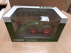 Universal Hobbies UH4891 Fendt 516 Vario with 4 X 80 Front Loader 1.32 Scale 