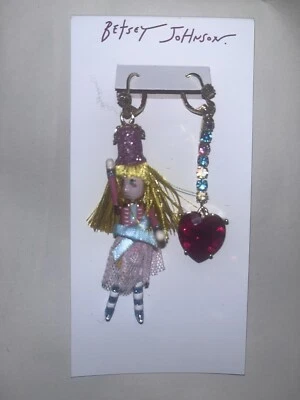 Pendientes BETSEY JOHNSON Niña Cascanueces Corazón Desajustado Nuevos con Etiquetas $52 Foto 1 de 4
