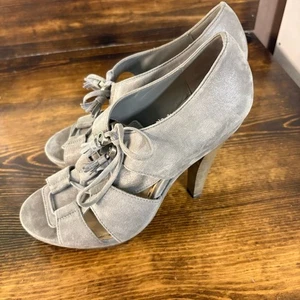 Coach Teagan Gray Heels Size 8 - Picture 1 of 11