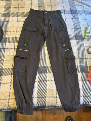 Pantalones cargo Rue21 para mujer gris talla pequeña parte inferior reunida Foto 1 de 4