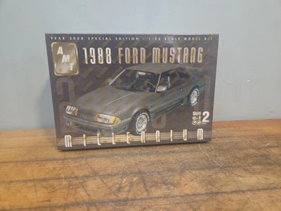 AMT 1988 FORD MUSTANG 5.0 KIT MODELO PLÁSTICO EDICIÓN 1/25 MILLENNIUM 2000 SELLADO  Foto 1 de 4