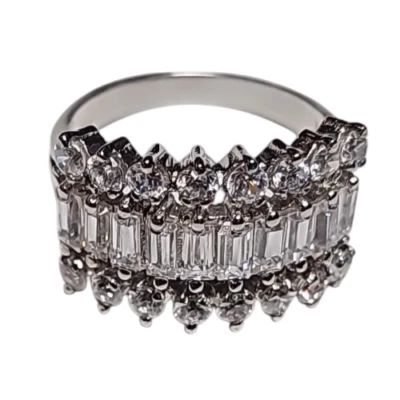 Cubici Zirconia Gemma Argento Sterling Elegante Baguette Alto Moda Anello Sz 8 - Immagine 1 di 4