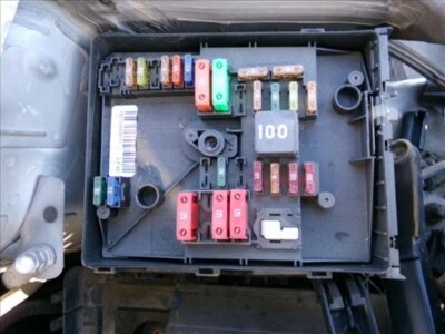 8H021110 fuse box 91867 for VOLKSWAGEN GOLF 1.6 TDI SERIE 6 2009-2014 RANCHERA - Image 1 of 4