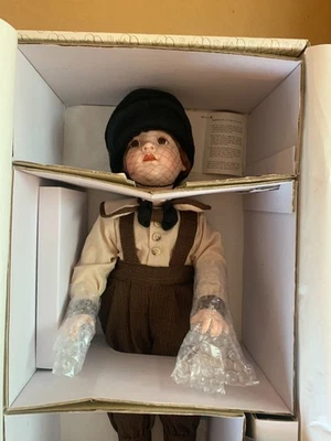 Muñeca coleccionista Franklin Mint Coca-Cola Heirloom Danny & Stand (LS) Foto 1 de 4