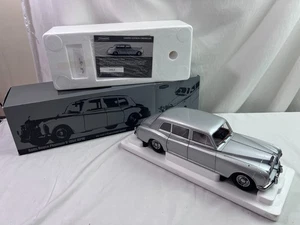 1/18 scale PARAGON ROLLS ROYCE PHANTOM V 964 MPW - Picture 1 of 14