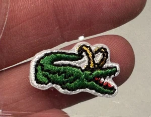 Loki TV Serie IZOD Alligator Loki Patch Variante Neu im Paket - Bild 1 von 4