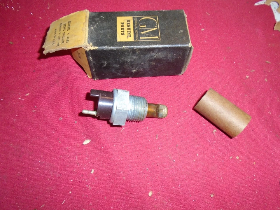 Interruptor de temperatura del agua del motor Oldsmobile 1960 NOS 1998740 Foto 1 de 1
