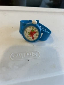 Pastel corto de fresa vintage? Reloj Play - Imagen 1 de 2