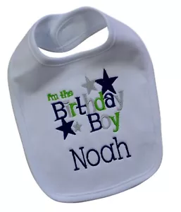 Pechera de primer cumpleaños para bebé niño con nombre bordado personalizado 100% algodón - Imagen 1 de 3