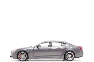 AUTOart 1:18 Maserati Quattroporte GTS in Grigio Maratea - Picture 1 of 13