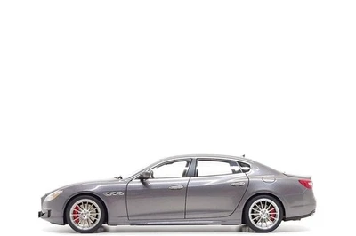 AUTOart 1:18 Maserati Quattroporte GTS in Grigio Maratea - Image 1 of 4