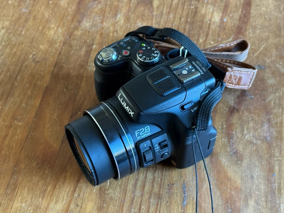 Panasonic LUMIX DMC-FZ200 Parfait État @197IU011025 - Photo 1/4