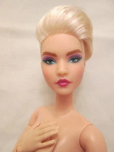 Nude Barbie Looks #8 Doll 2021 Made to Move Body Platinum Blonde Short Hair MTM - Bild 1 von 9
