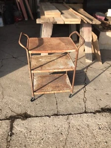 Antiker schön gealterter COSCO Rollwagen 3 Etagen Tablett Wagenständer - Bild 1 von 5