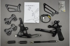 Paire de Platines / Commandes Reculées Noir SUZUKI GSXR 600 GSX-R 2004-2005 - Picture 1 of 1